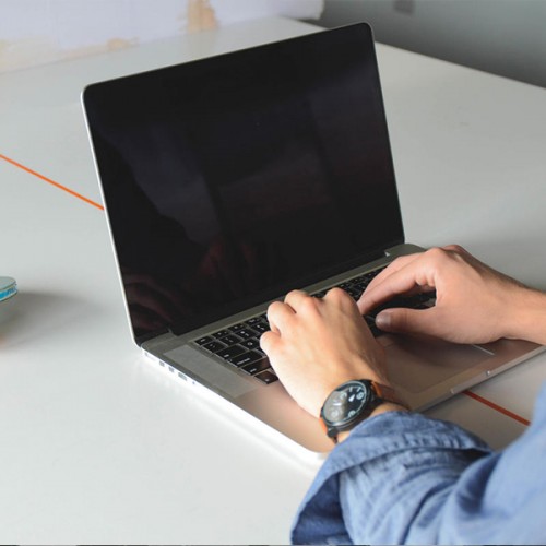 macbook-mockup-hero-ping-pong